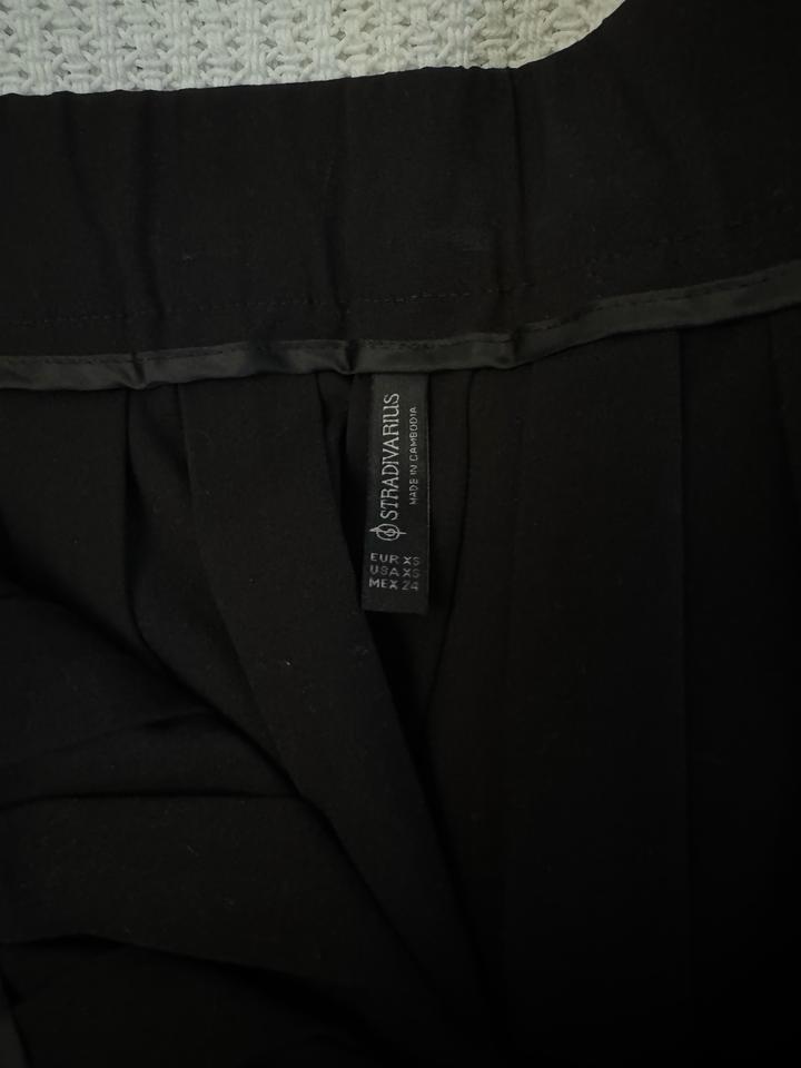 Юбка черная от Stradivarius