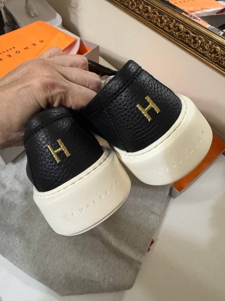 Продам новые женские Слипоны HENDERSON