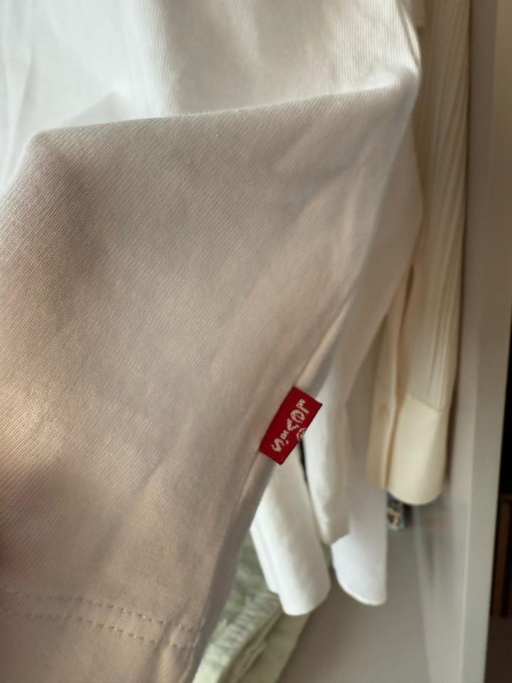 Футболка от Levi’s