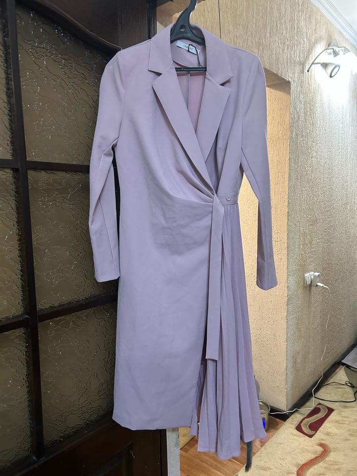 Розовое платье с запахом