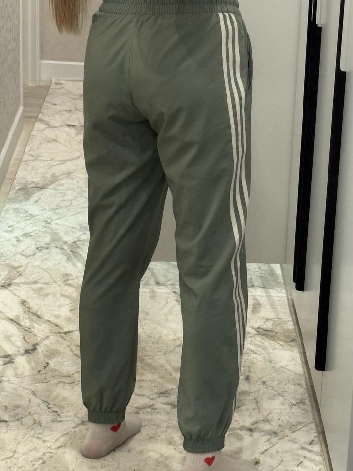 Оливковые штаны Adidas