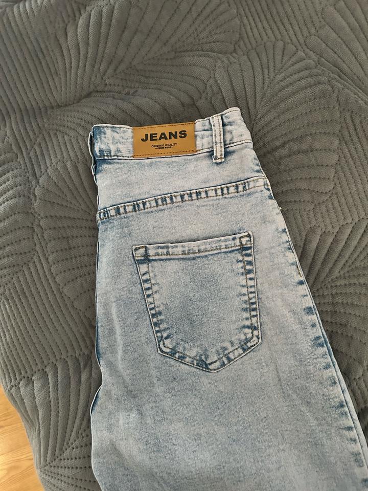 Джинсы летние