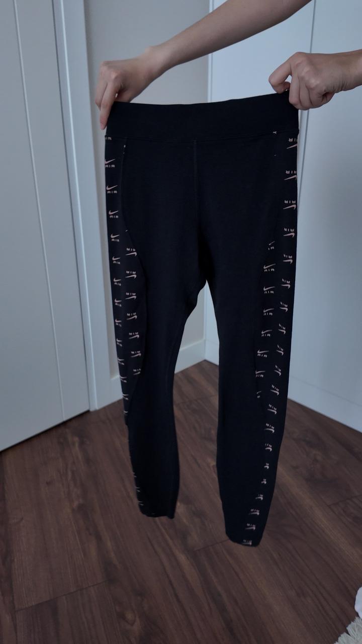 Спортивные легинсы Nike