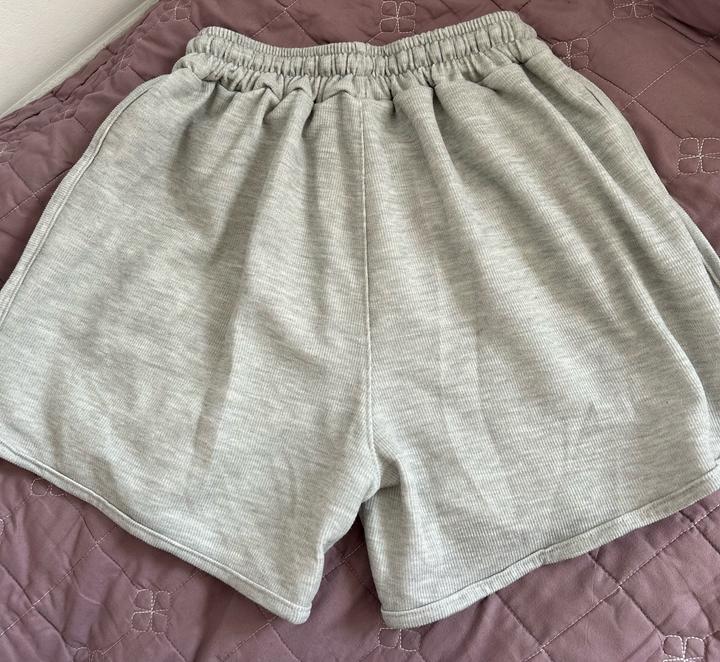 Серые шортики
