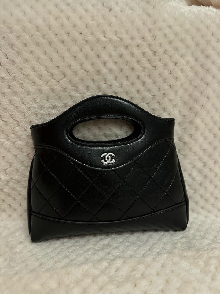 Черная сумка от Chanel