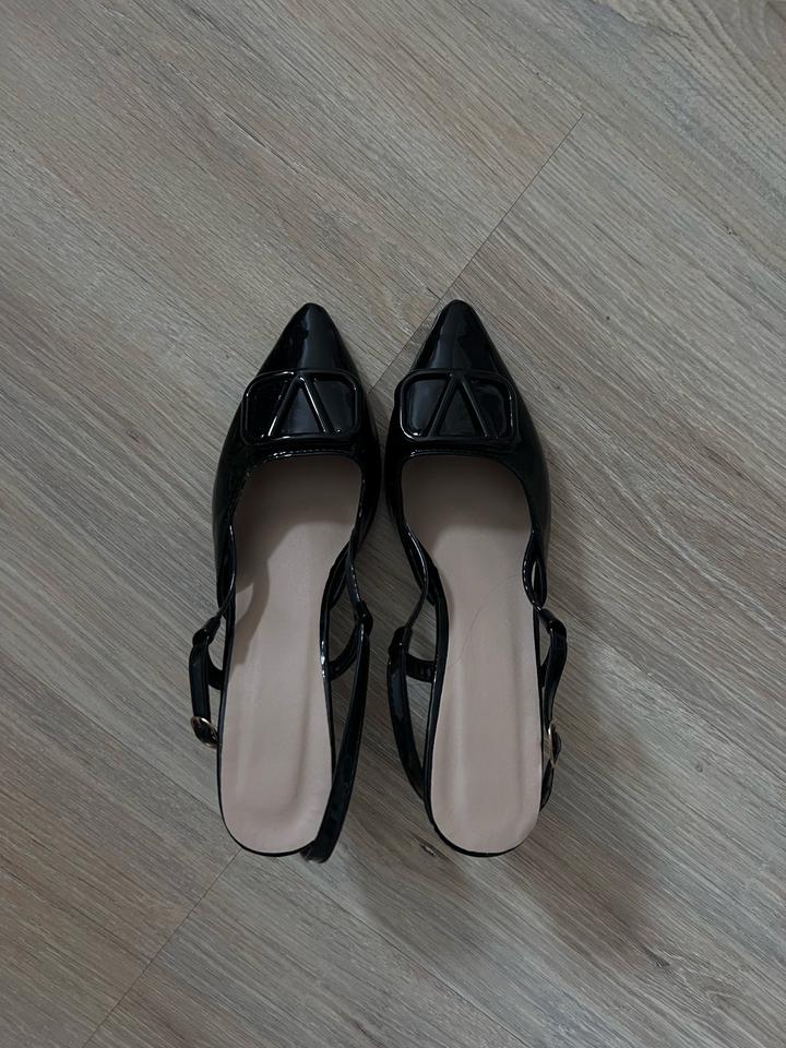 Туфли на низком каблуке под валентино