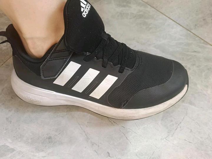 Кроссовки Adidas оригинал 38 р
