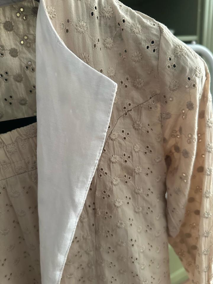 Костюм вышитый