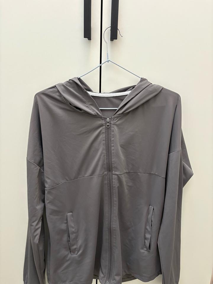 Спортивная кофточка