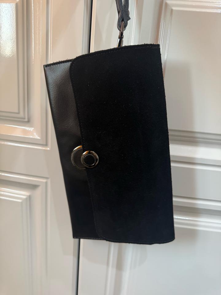 Черный клатч