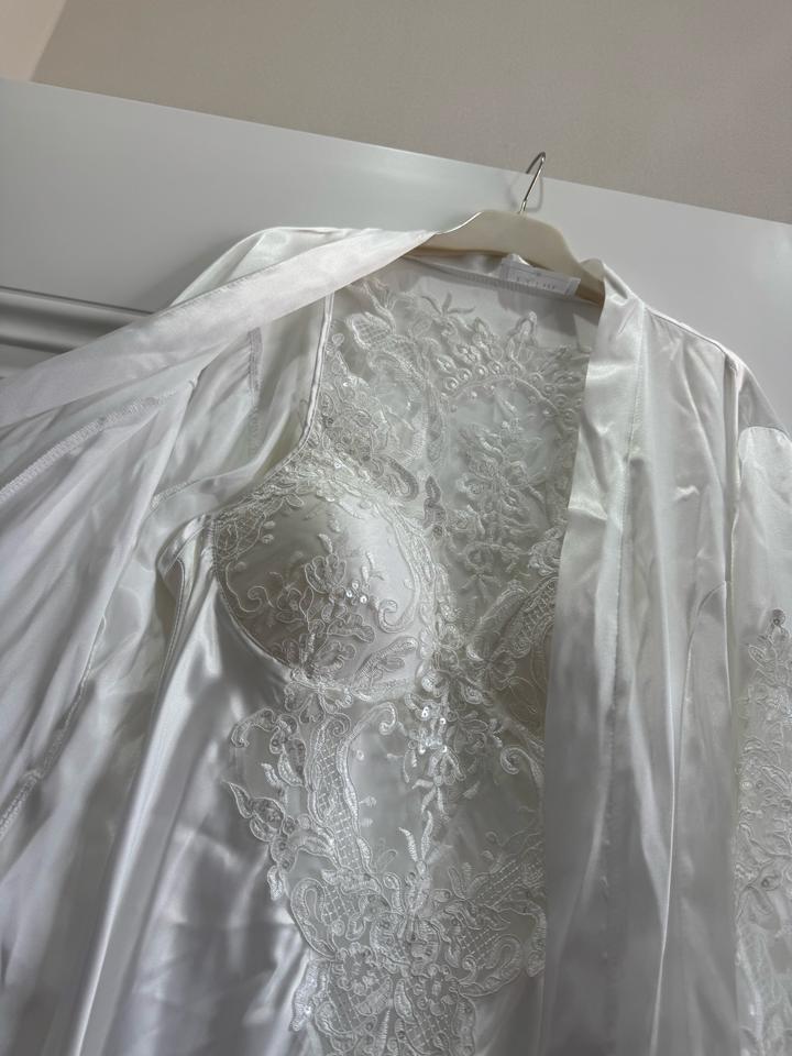 Элегантный белый комплект: пеньюар + халат