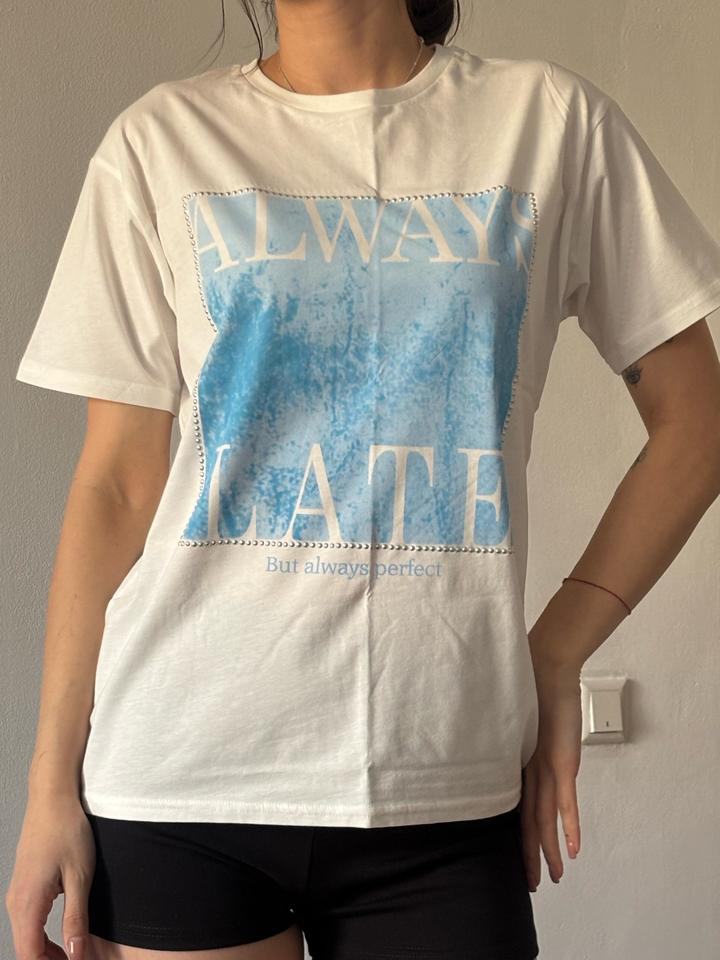 Белая футболка