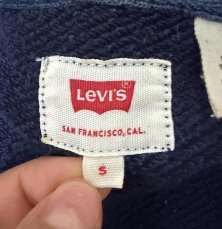 Синяя кофта Levi’s