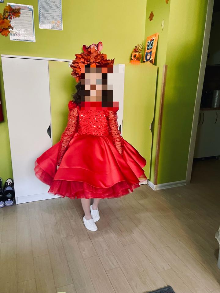 Нарядное пышное платье на девочку 6-7 лет