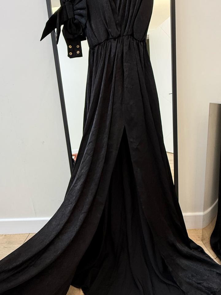 Черное платье
