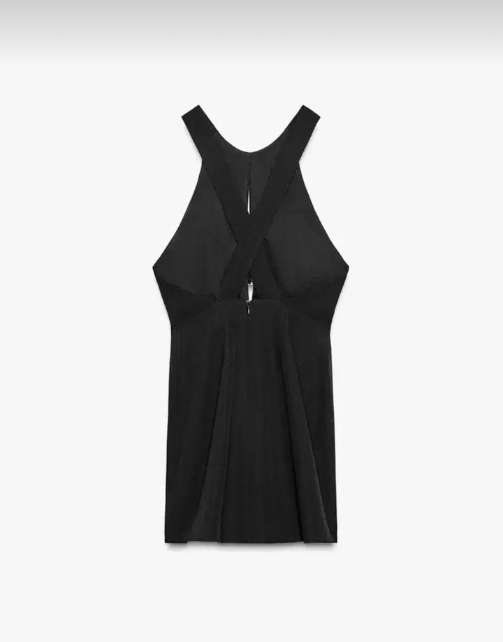 Черное мини-платье от бренда Zara