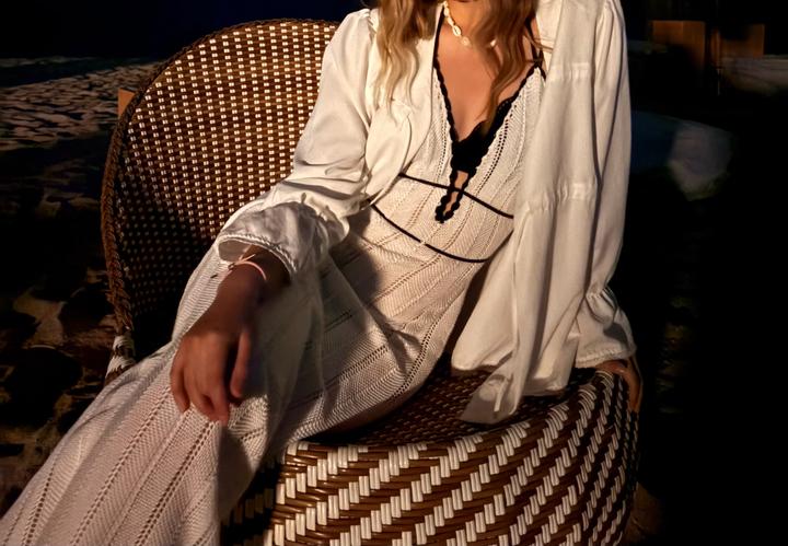 Белая блузка