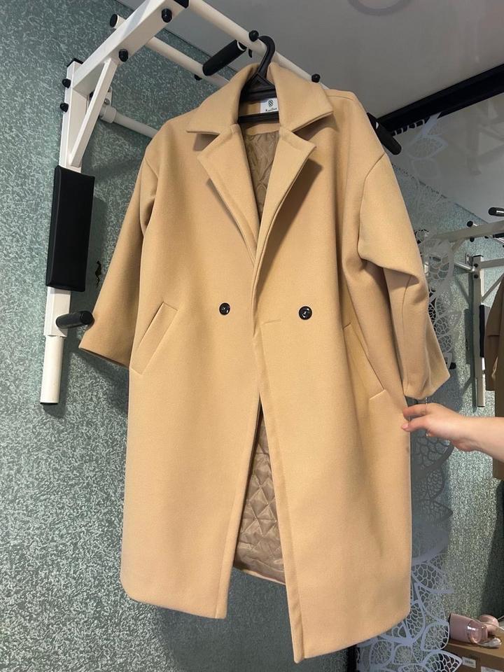 Бежевое пальто