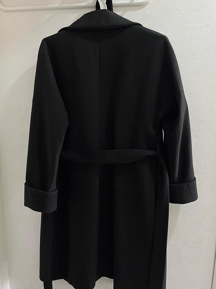 Черное длинное пальто с поясом