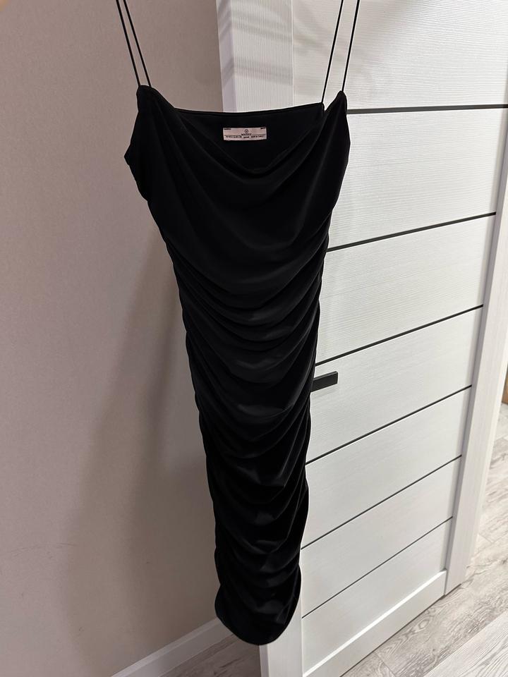 Черное платье