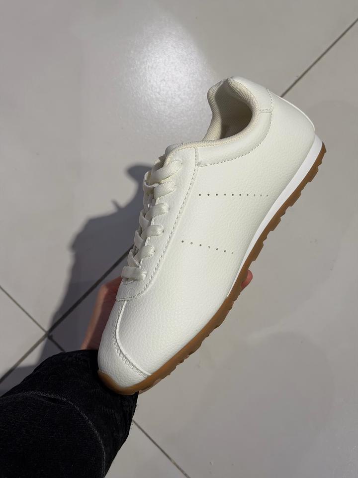 Кроссовки женские