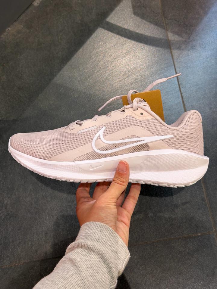 Женские кроссовки Nike