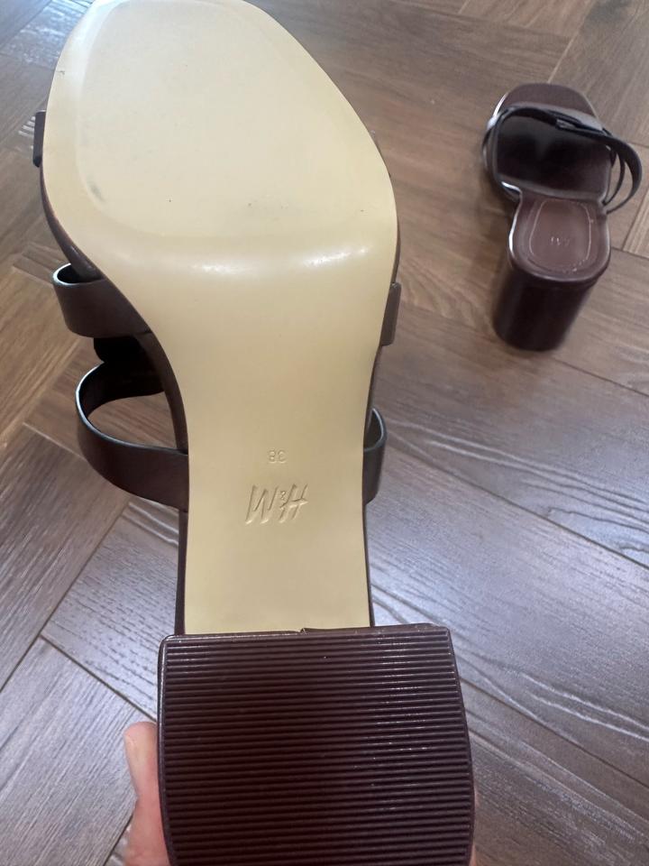 Продам босоножки H&M
