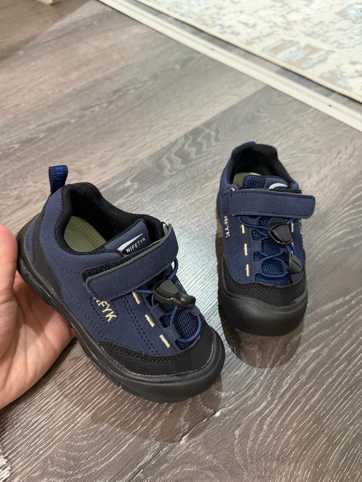 Новые детские кроссовки