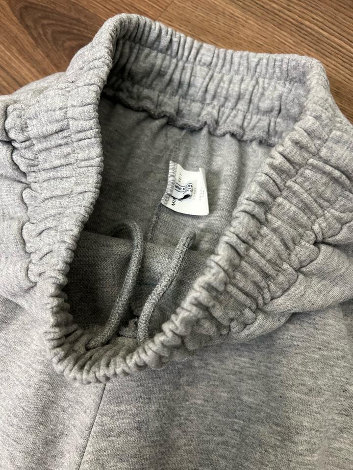 Двойка серая