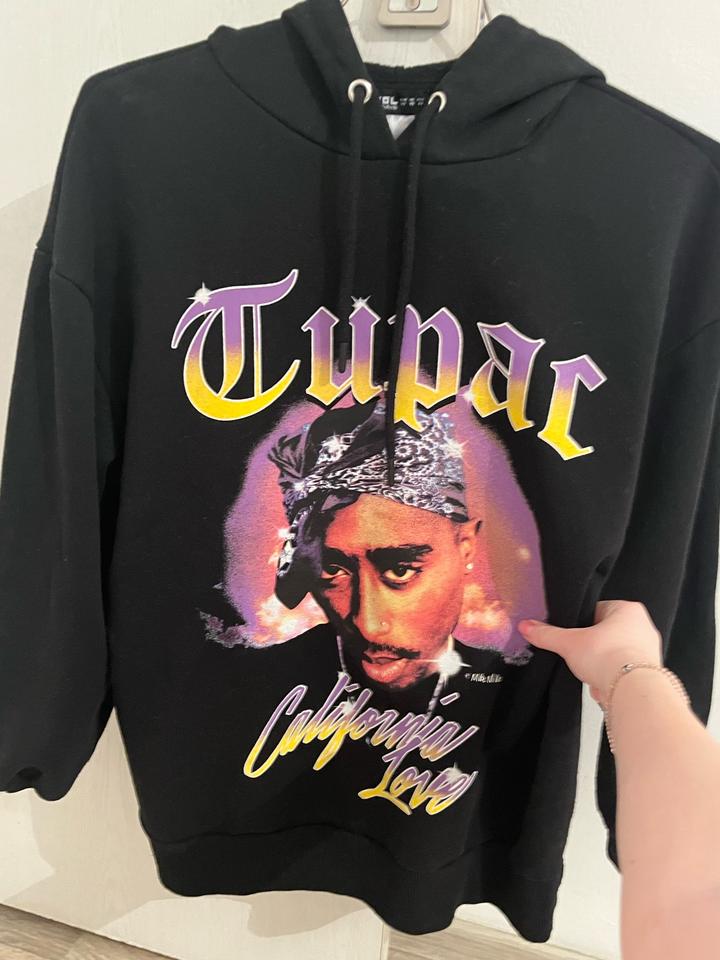 черная толстовка с тупаком