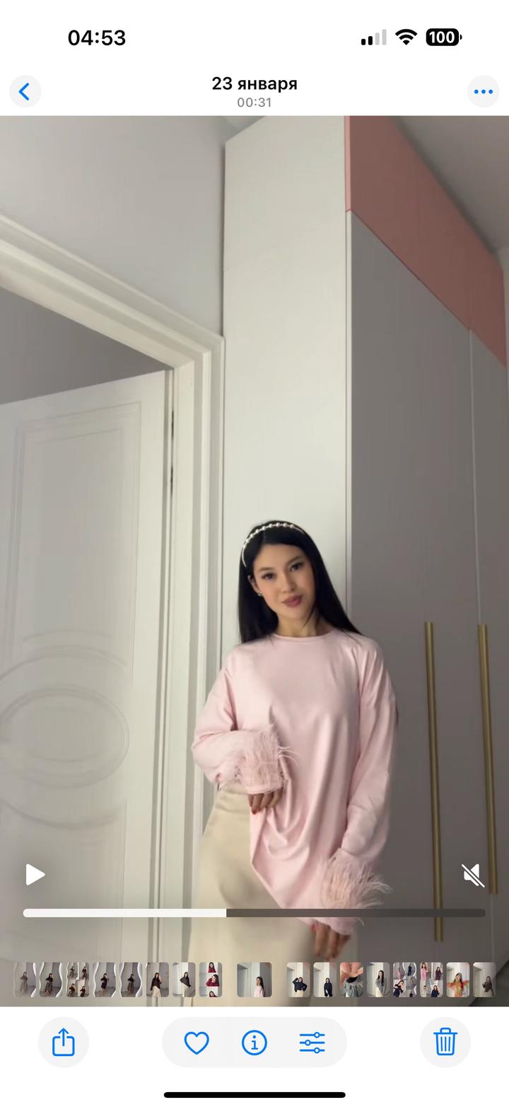 Лонгслив с перьями