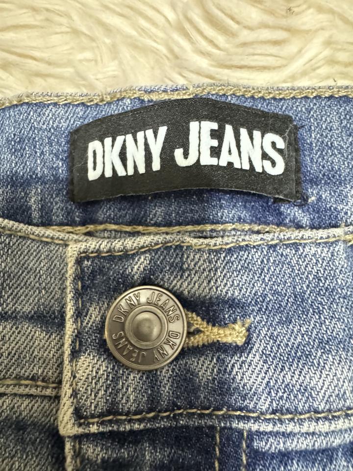 Джинсы от DKNY