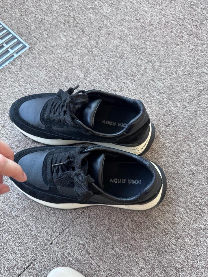 Кожаные кроссовки