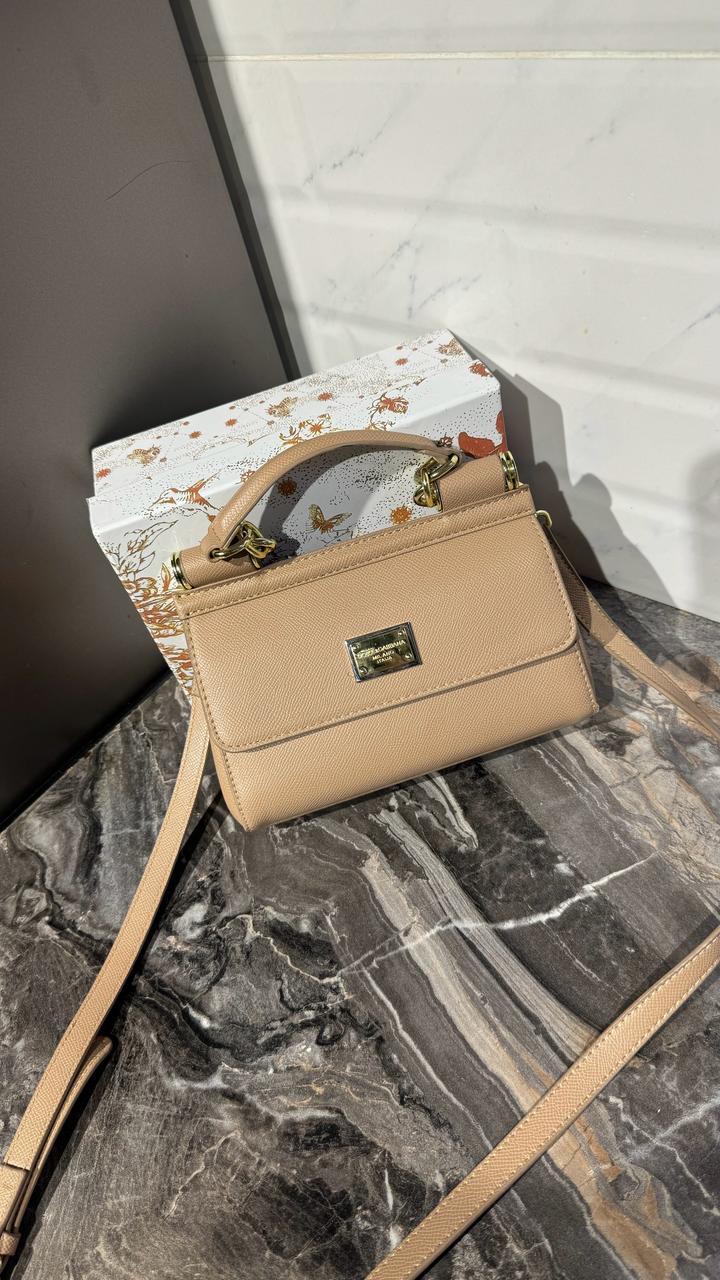 Бежевая сумка под Dolce & Gabbana