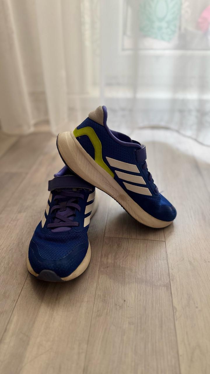 Кроссовки adidas