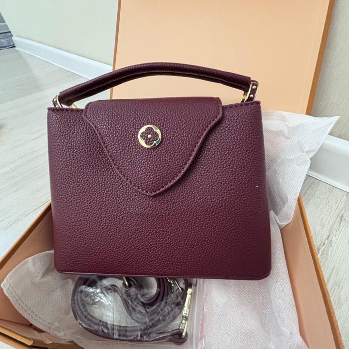 ✨ Louis Vuitton ✨Элегантная сумка Louis Vuitton в роскошном бордовом цвете.