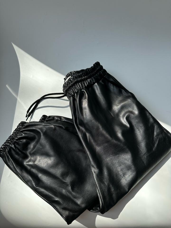 Черные штаны под кожу