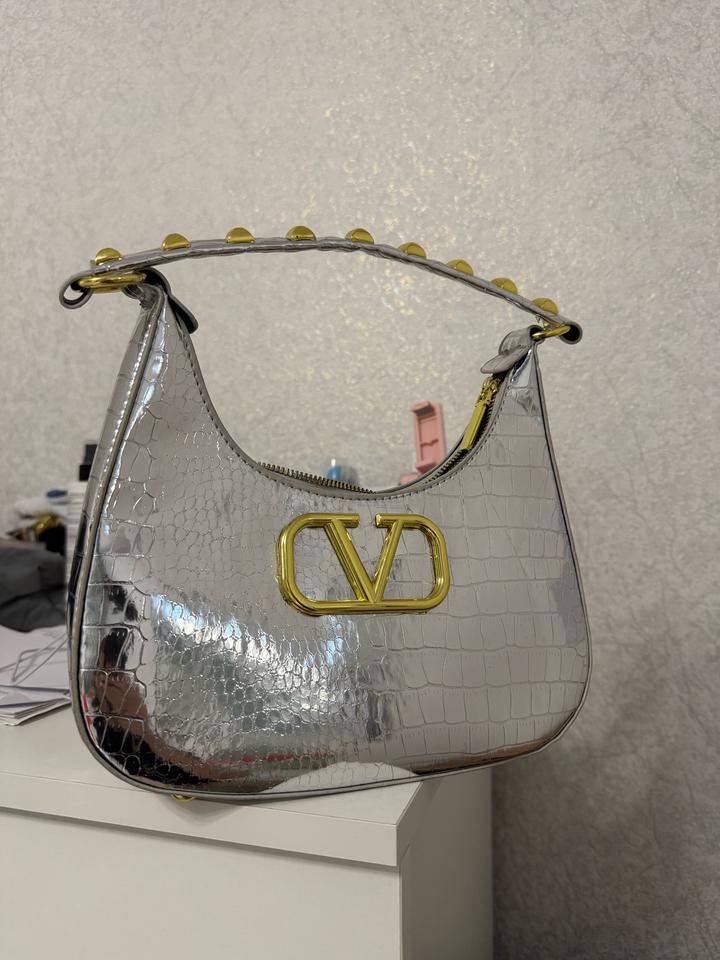 Valentino Garavani VLogo стиліндегі хобо-сөмке