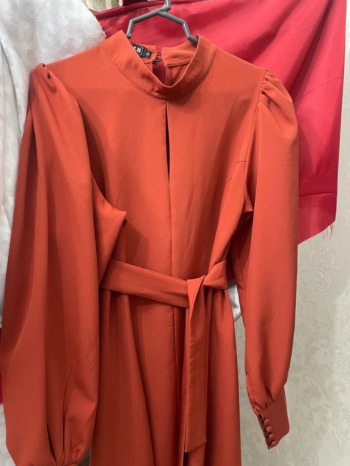 Продаю оранжевое платье.