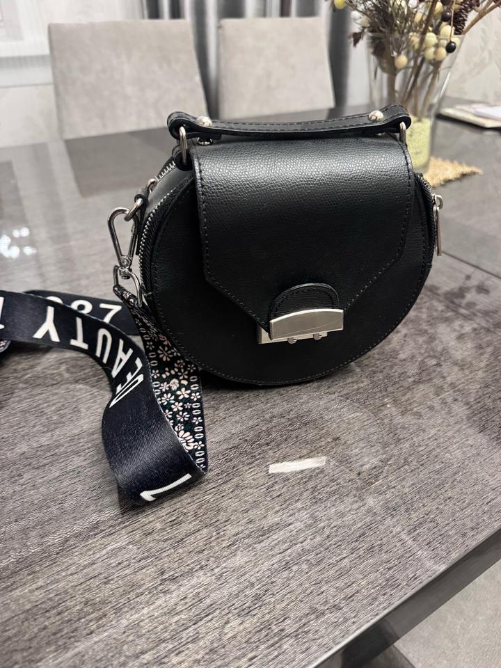 Сумочка маленькая, через плечо