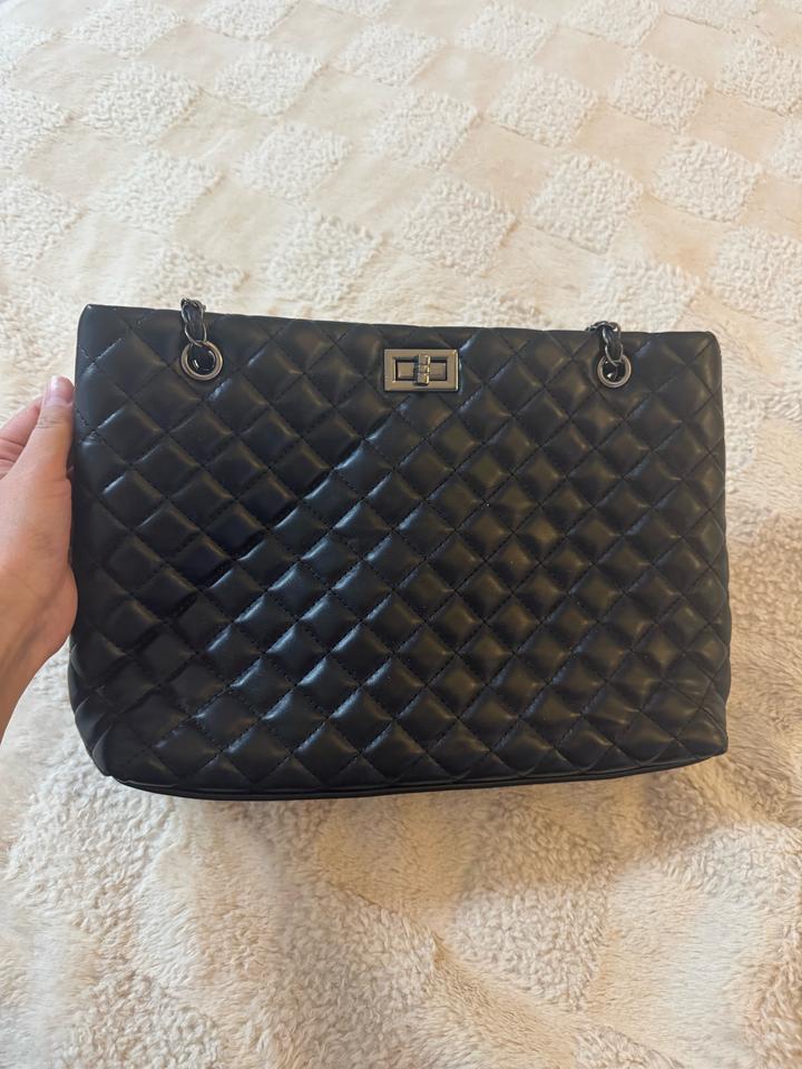 Удобная черная сумка шоппер