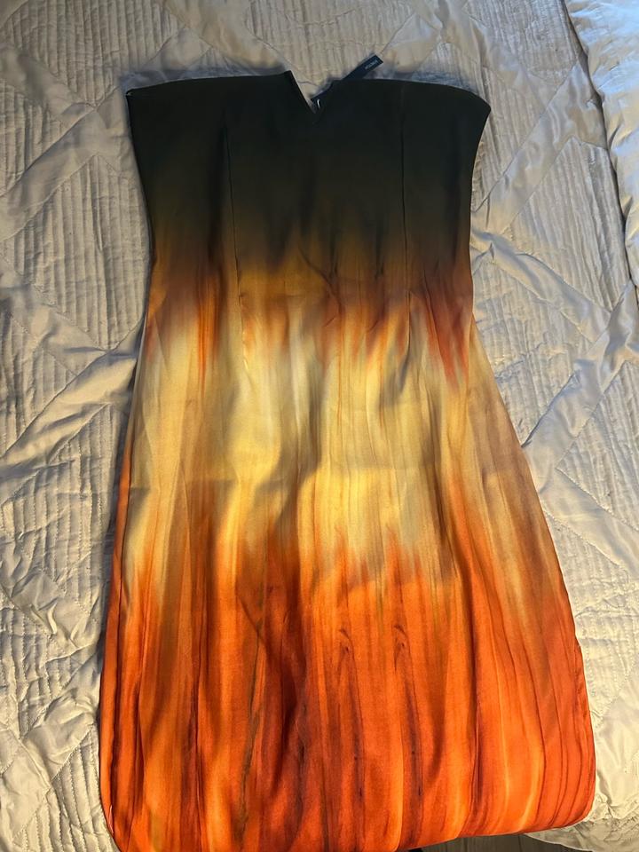 Платье bershka новое