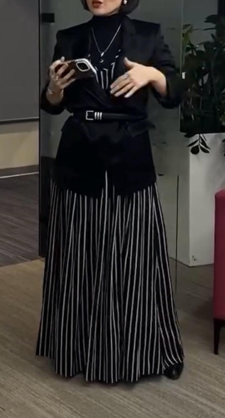 Черное платье в белую полоску(вертикальную) купленное в японии