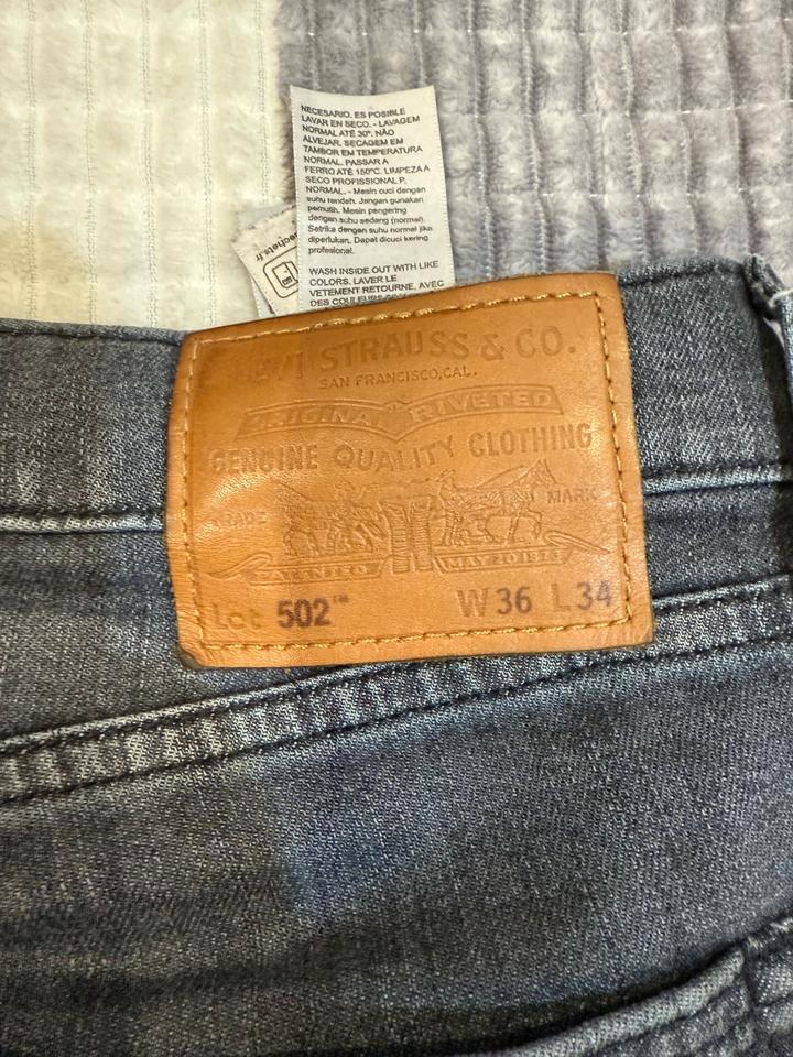 Джинсы Levi’s 502