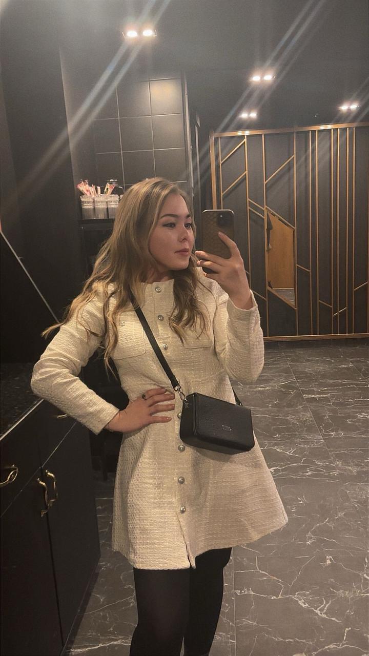 Белое твидовое платье