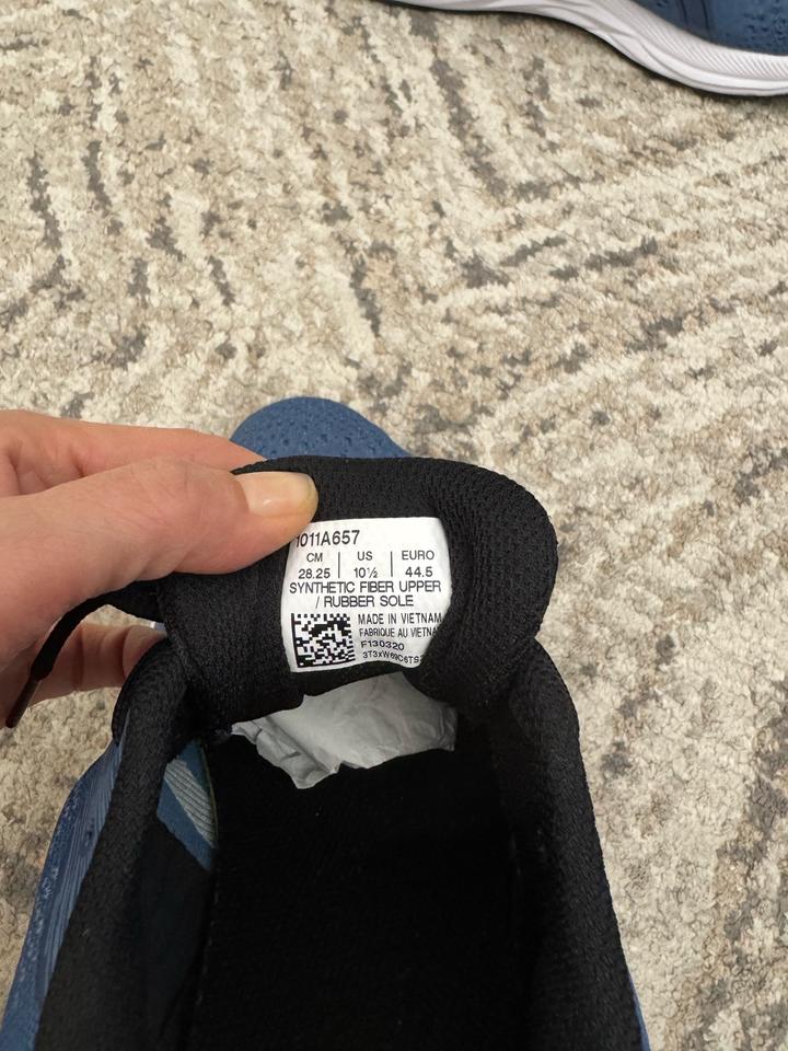 Кроссовки ASICS