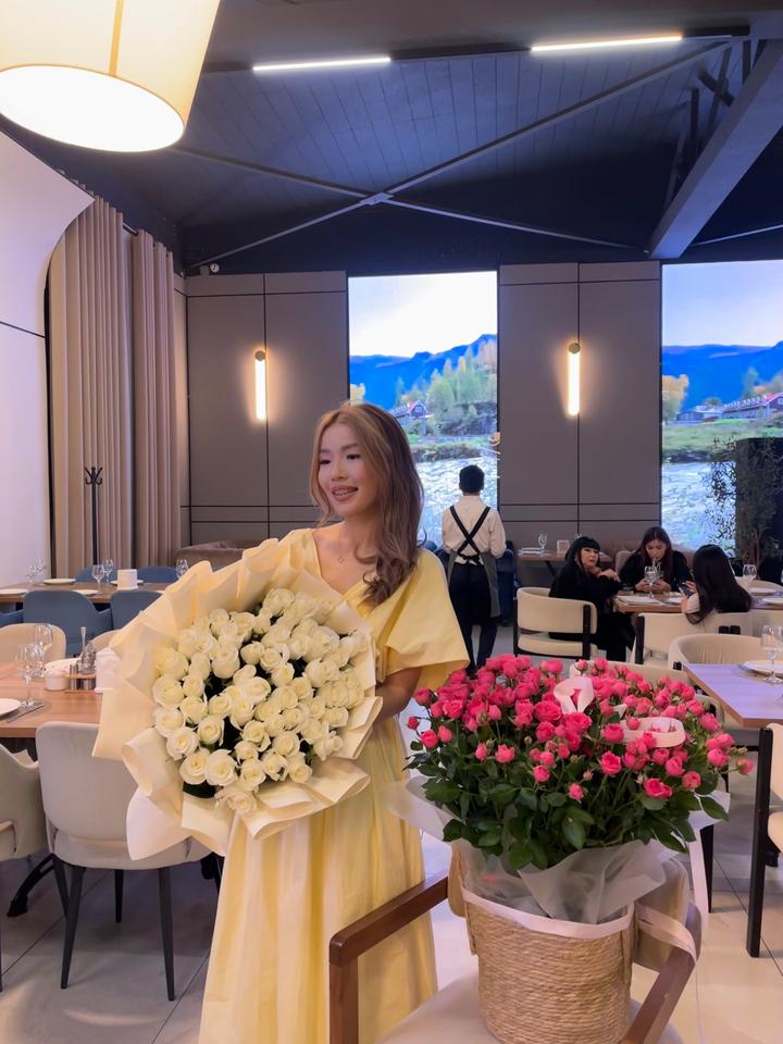 Желтый цвет платья