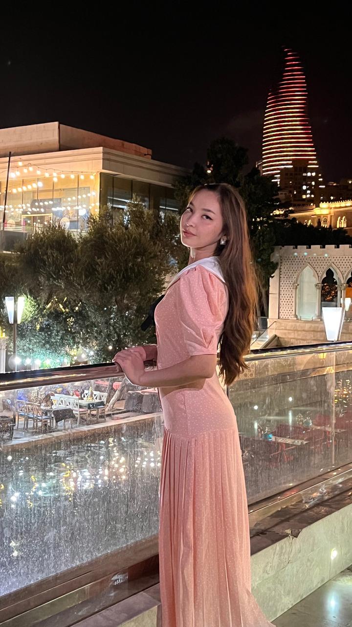 Розовое платье