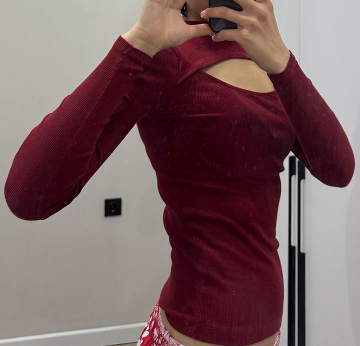 Лонгслив,кофта с вырезом