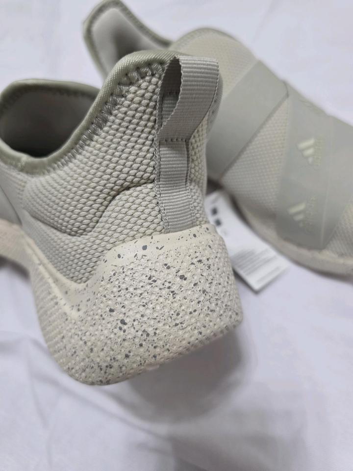 Женские кроссовки Adidas